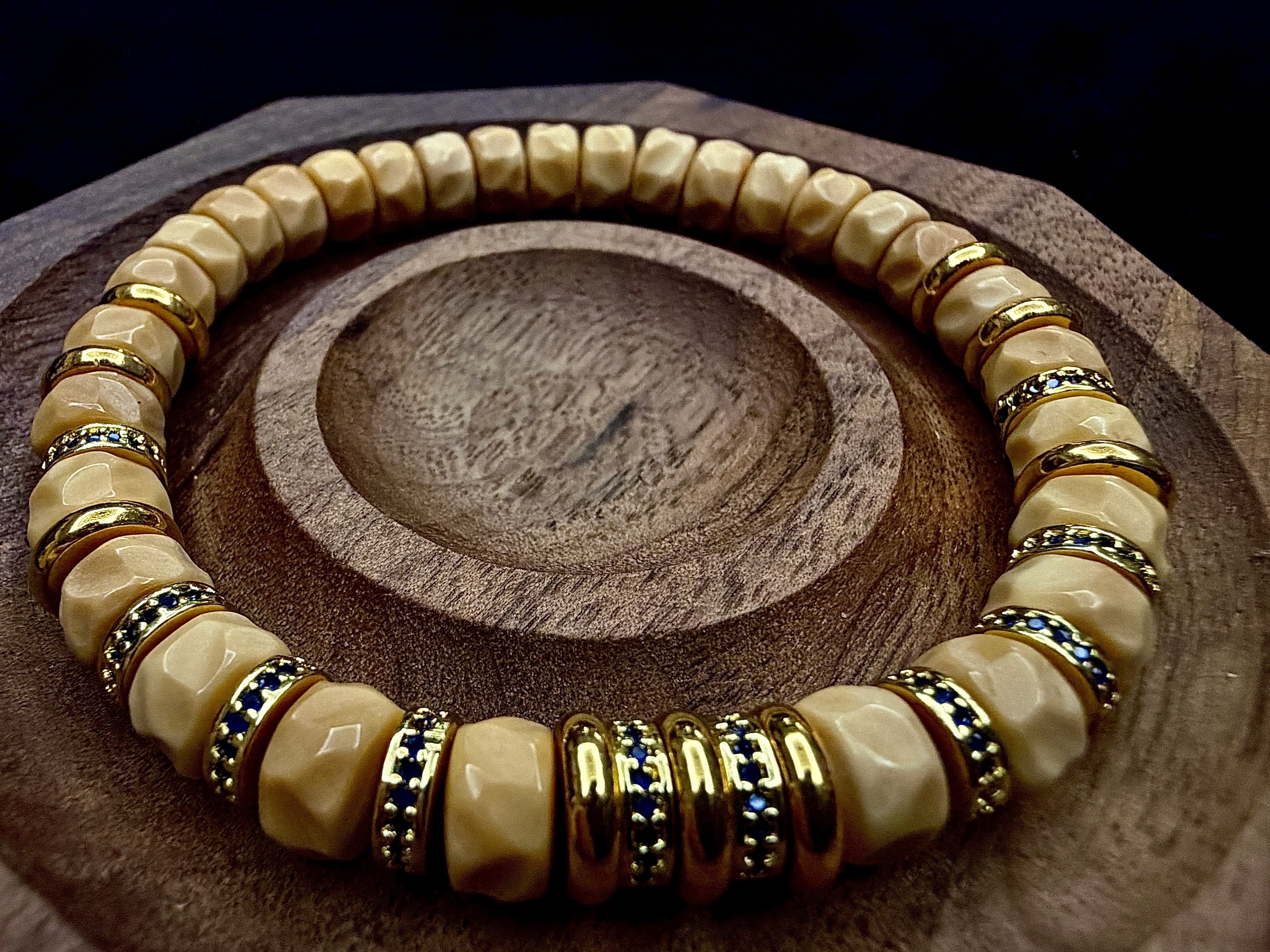 Dragon's Backbone Bodhi Carved Faceless Medicine Tablet Hand String